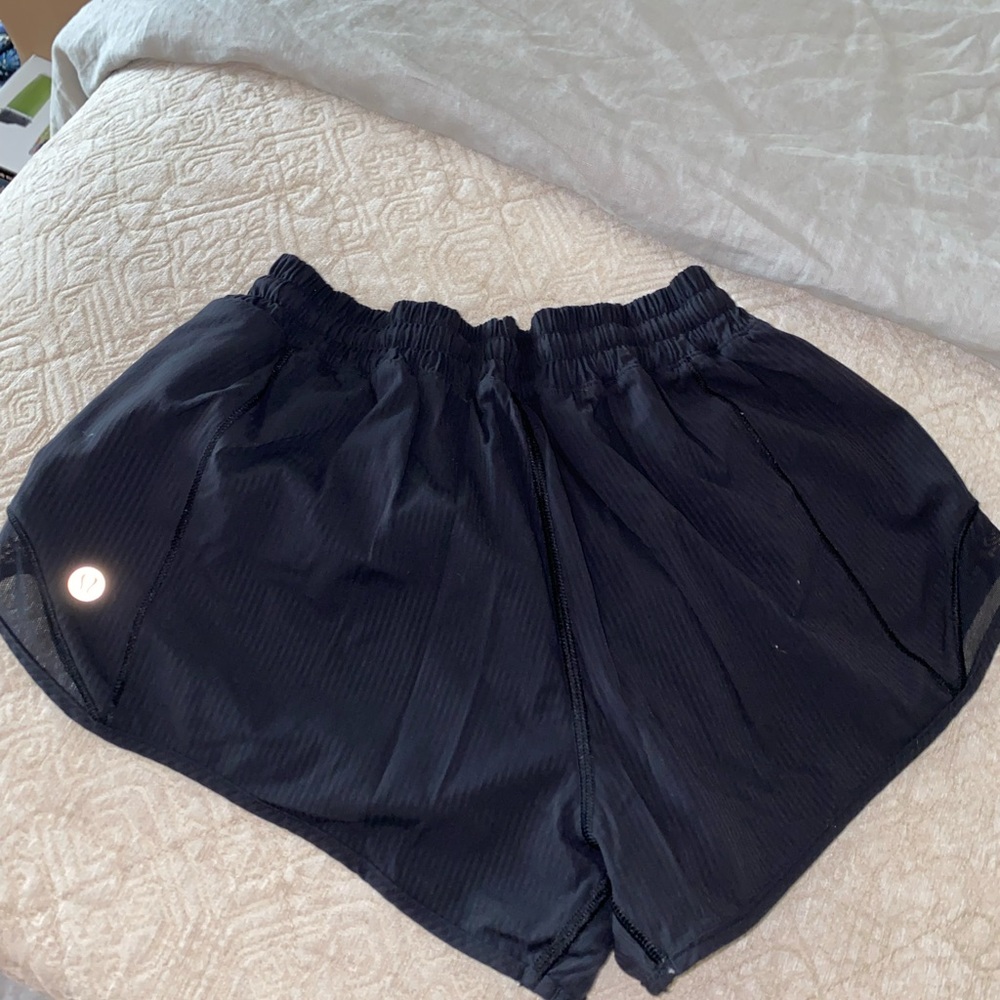 lululemon Hotty Hot Short 2.5” size 4 Reg. Black